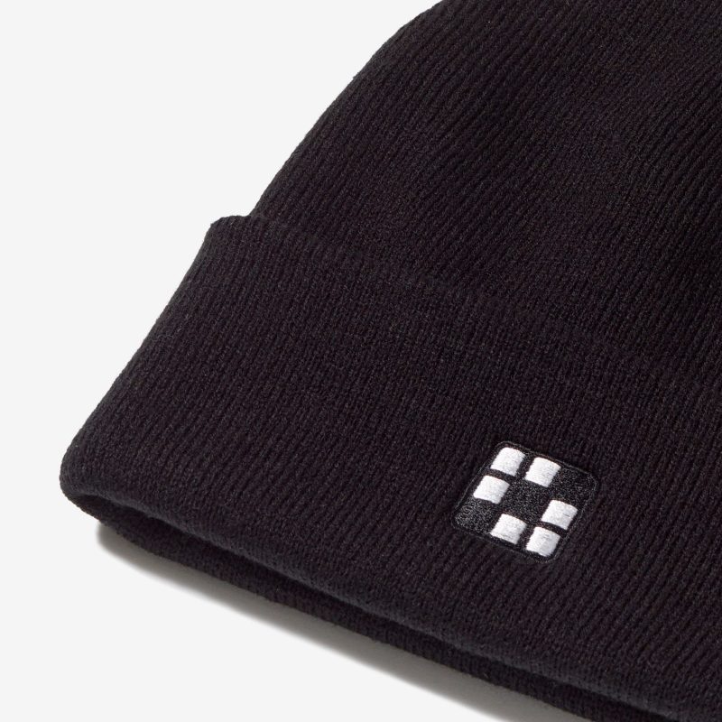 crossword beanie detail